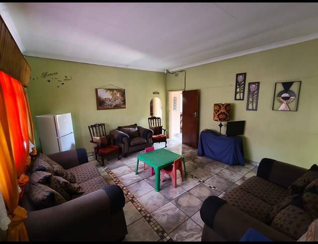 4 BEDROOM HOUSE FOR SALE IN OOS EINDE